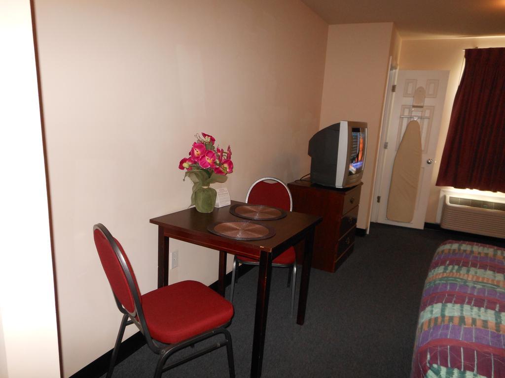 Intown Suites Extended Stay Select Hampton Va Δωμάτιο φωτογραφία