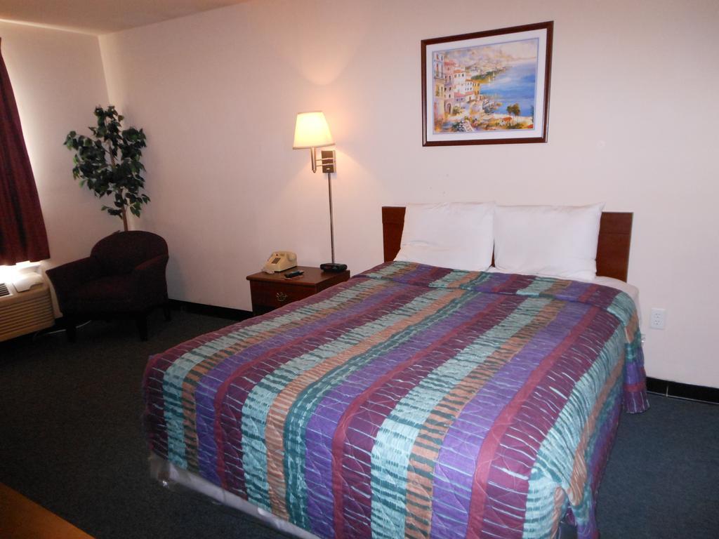 Intown Suites Extended Stay Select Hampton Va Δωμάτιο φωτογραφία