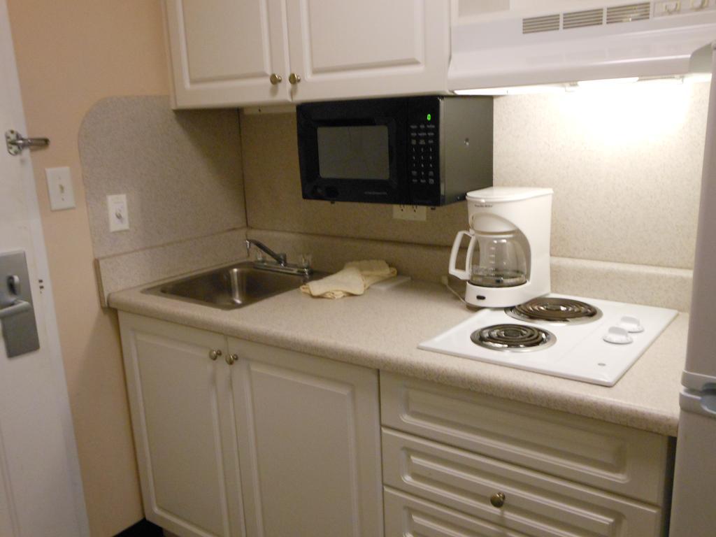 Intown Suites Extended Stay Select Hampton Va Δωμάτιο φωτογραφία