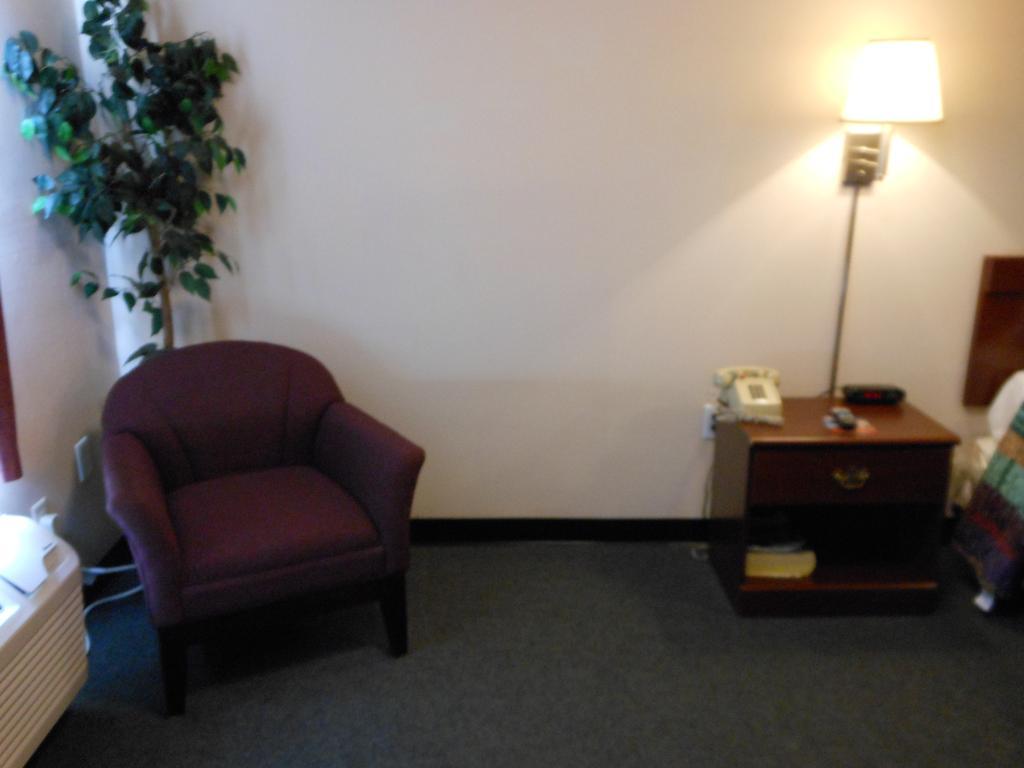 Intown Suites Extended Stay Select Hampton Va Εξωτερικό φωτογραφία
