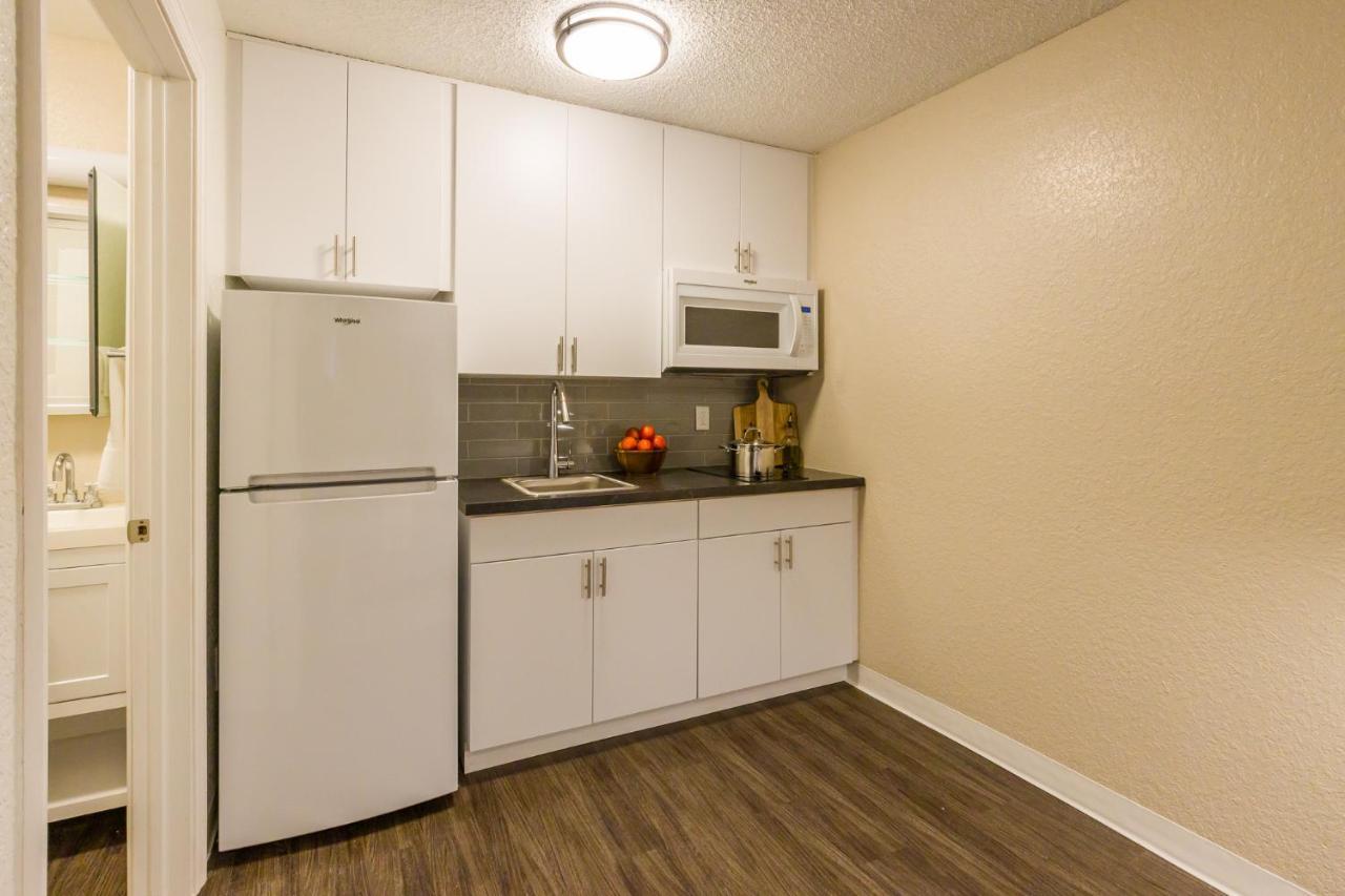 Intown Suites Extended Stay Select Hampton Va Εξωτερικό φωτογραφία